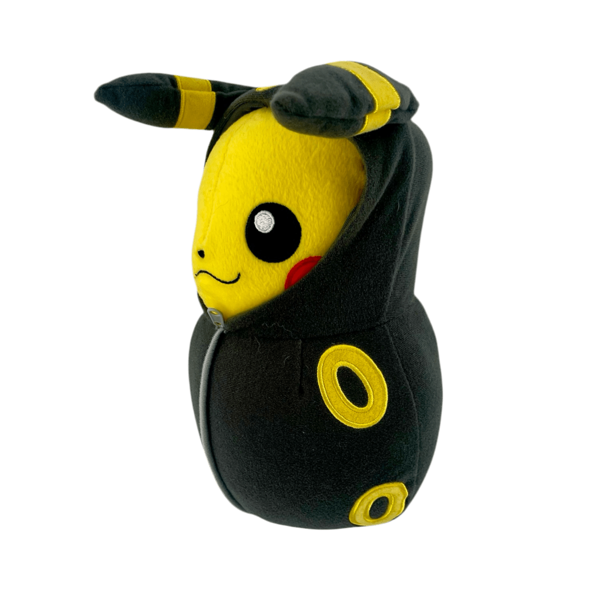 pokémon - PELUCHE POKÉMON PIKACHU PONCHO NOCTALI - NEBUKURO acheter des produits pokémon chez le repaire du collectionneur